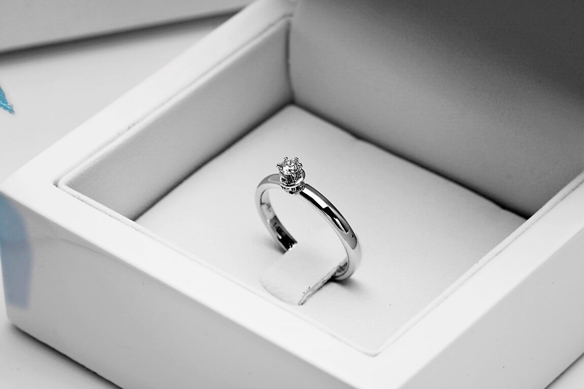 Złoty pierścionek PBD0717 - Diament